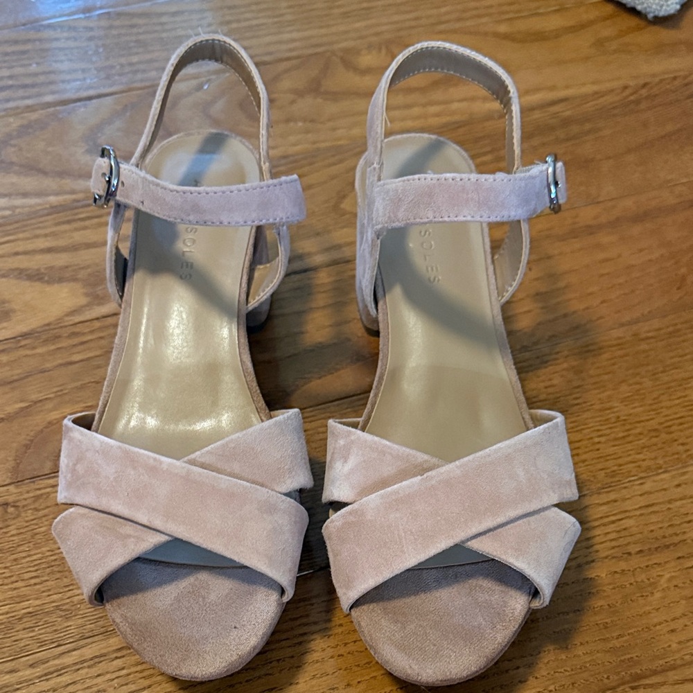 AEROSOLES Blush Sandals with Crisscross Straps only worn once excellent shape